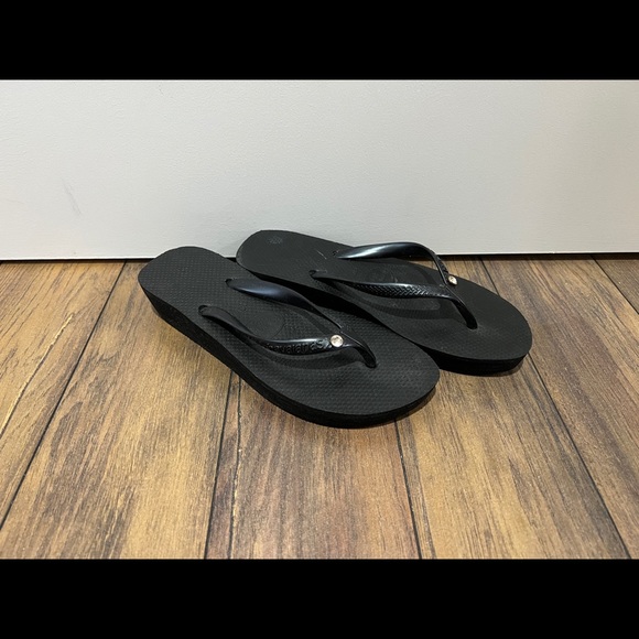 Slippers - Picture 2 of 3